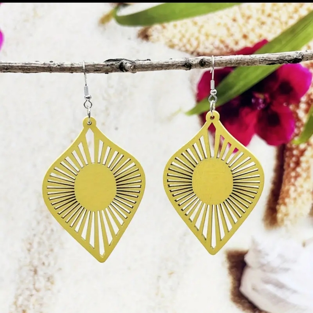 Wooden Yellow Hollow Out Leaf-Shaped Earrings. NWT